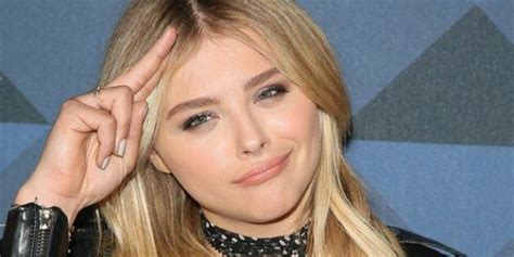 Chloë Grace Moretz Shares Topless Photo On Social。